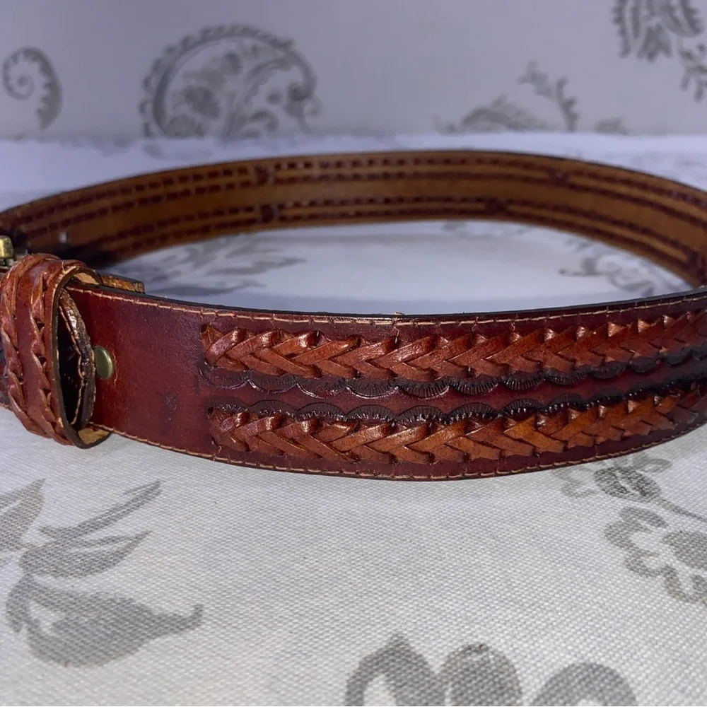 Vintage tooled Belt Cowhide Leather Hand Laced Bonded Made In‎ Haiti Size 30